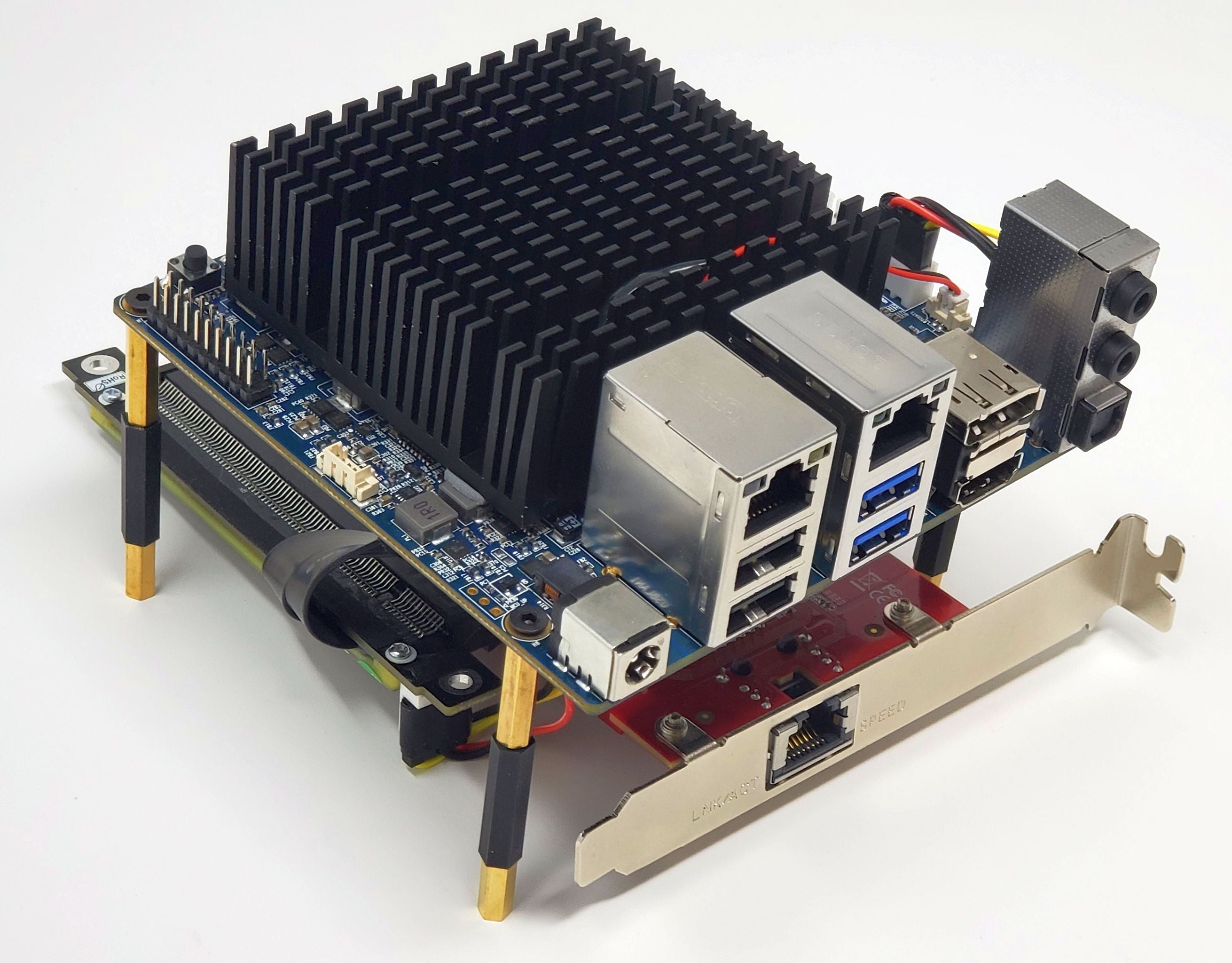 M.2 PCI-E-sovittimeen